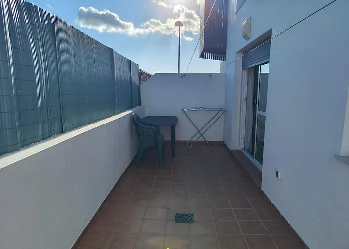 Coqueto Con Garaje En Conil カディス